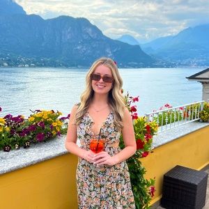 Meet your Posher, Lauren